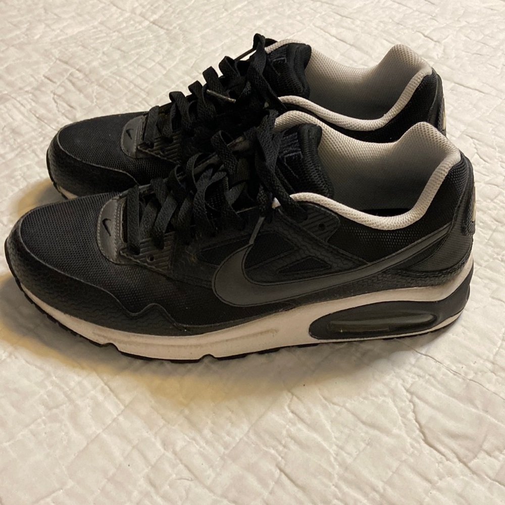 Nike Black and White Men's Athletic Shoes